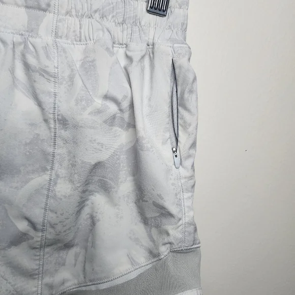 Lululemon Hotty Hot Short II Long 4" Inseam Running Shorts White Gray Sz 10 Tall - Picture 4 of 5